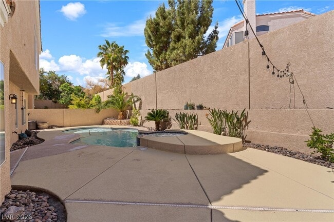 Building Photo - 2417 Shady Vista Dr