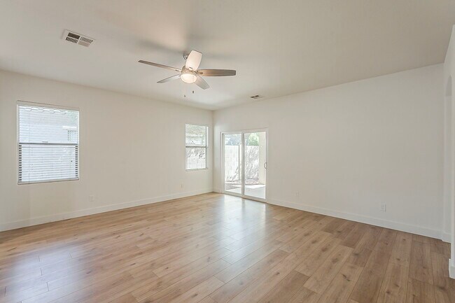 Building Photo - 3877 S Coach House Dr