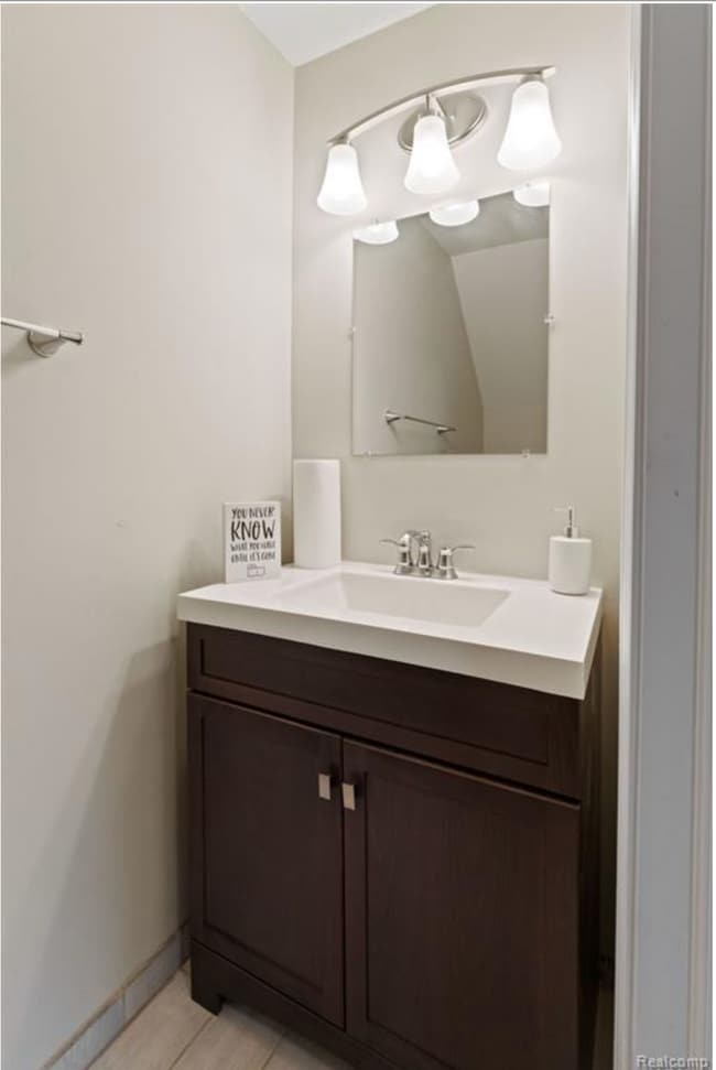 Building Photo - 701 E Kirby St