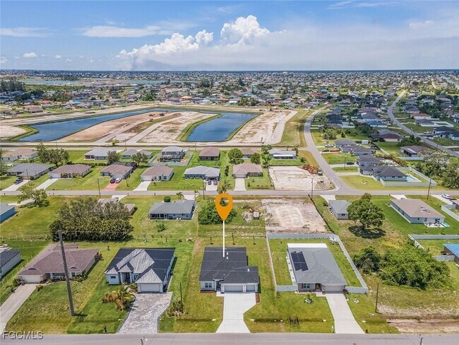 Building Photo - 908 NE 11th Terrace