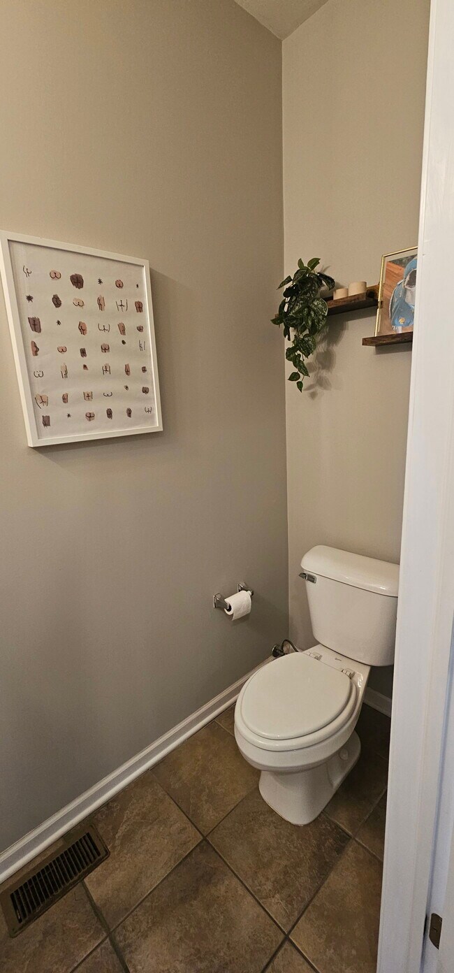 Building Photo - 2331 N Lister Ave