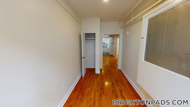 Building Photo - 127 Sutherland Rd