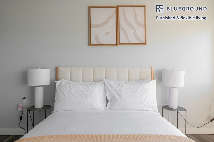 Building Photo - 1925 Commonwealth Ave