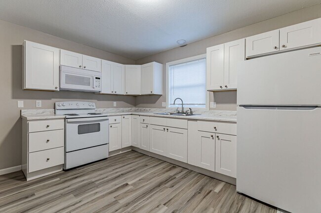 Primary Photo - 1601 Kings Way