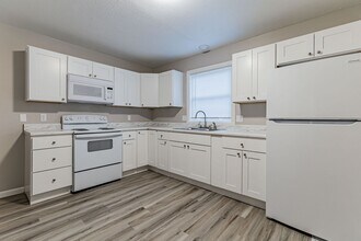 Building Photo - 1601 Kings Way