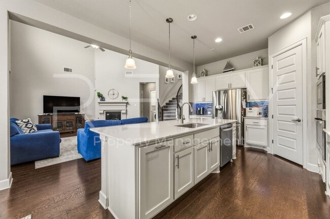 Building Photo - 240 Cross Timbers Dr