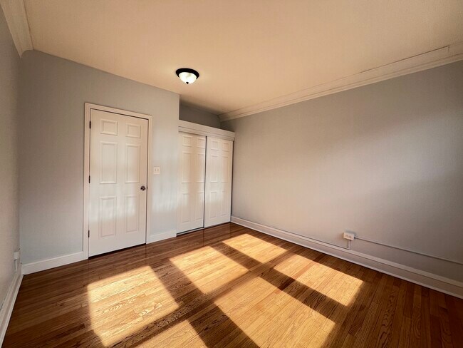 Building Photo - 6424 S Talman Ave