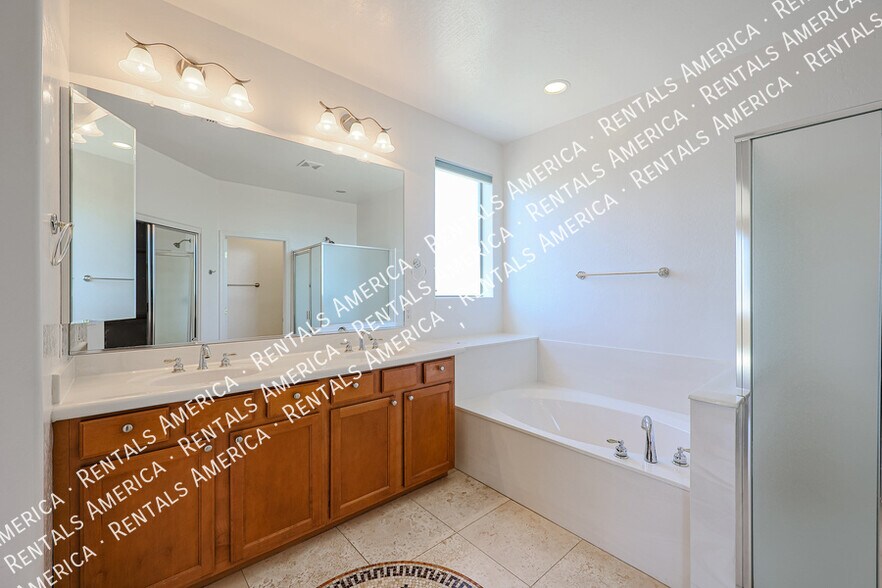 Building Photo - 3117 W Espartero Way