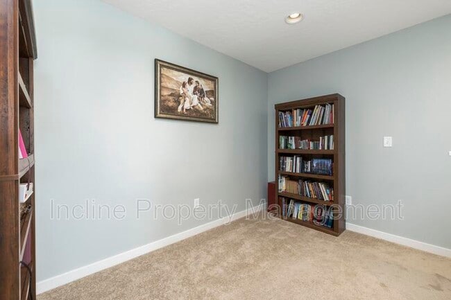 Building Photo - 4438 E Hurstbourne Dr