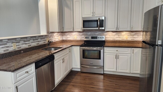 Building Photo - 8 Wall St