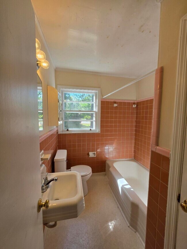 Building Photo - 232 Pinckney St