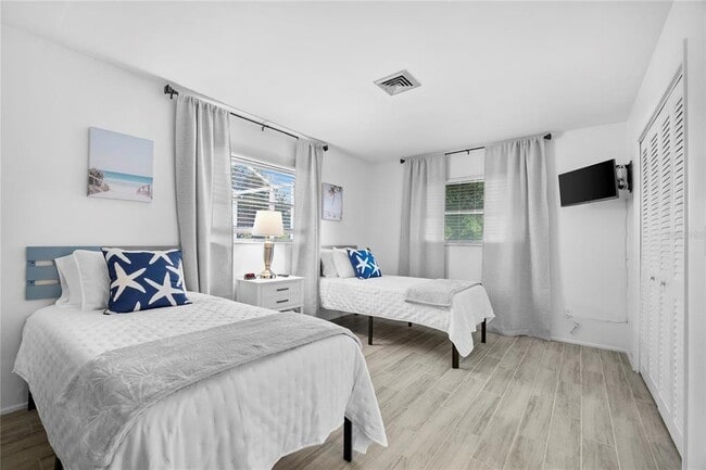 Building Photo - 437 Hickory Rd