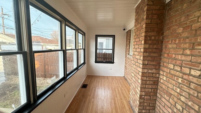 Building Photo - 7520 W Carmen Ave