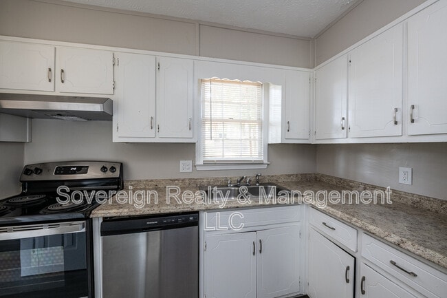 Building Photo - 580 Downing St