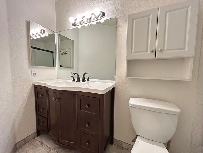 Building Photo - No HOA 3-Bedroom 2.5-Bathroom Home!