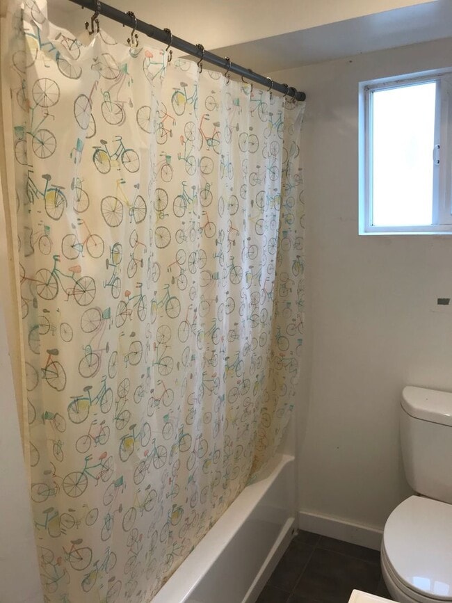 Building Photo - 947