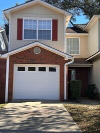 Building Photo - Foxchase Subdivision:  MOVE IN READY!!!!    1/2 OFF 1ST MONTH RENT W/12 MONTH LEASE!!  NEW CARPET...