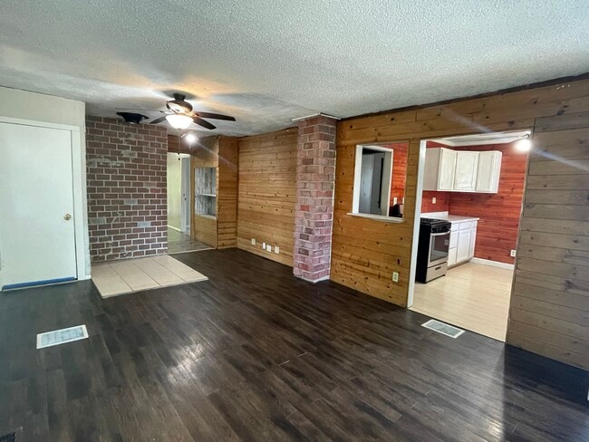 Building Photo - 7625 W William St