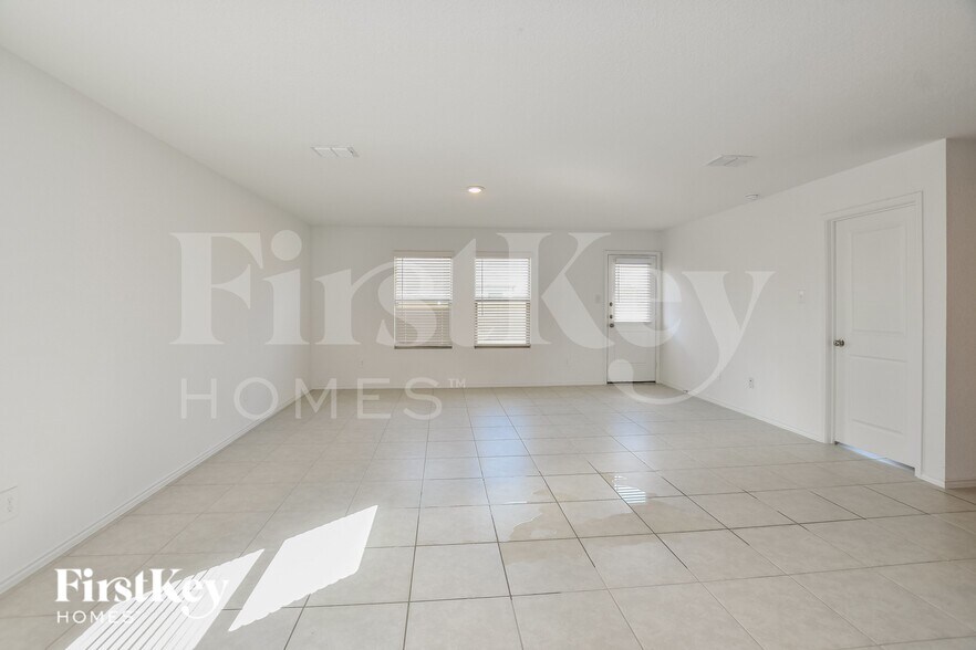 Building Photo - 1069 Crestview Dr