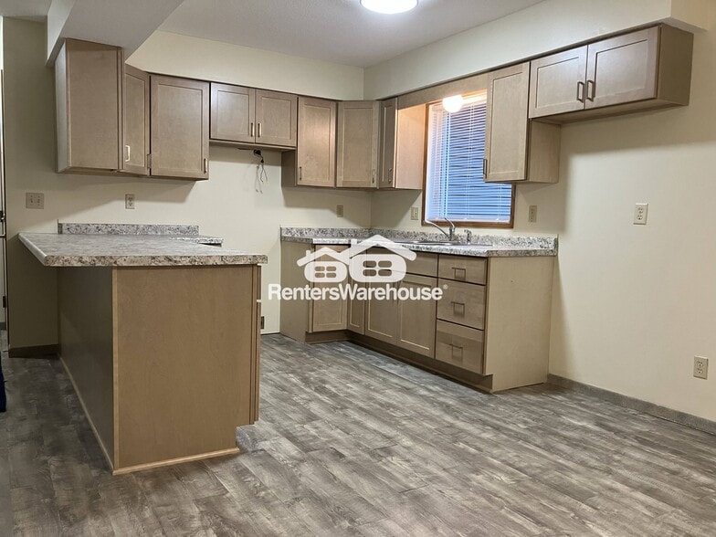 Building Photo - 2706 Bongey Dr