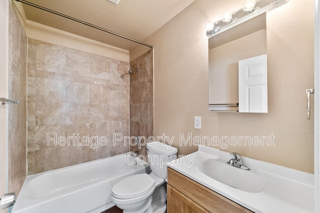 Building Photo - 1222 W Thorain Blvd
