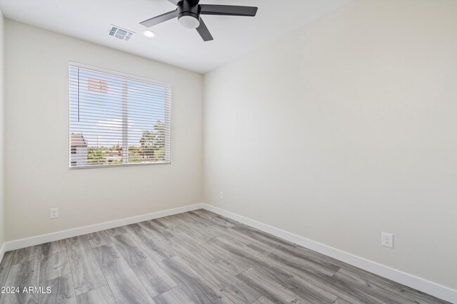 Building Photo - 1642 E Monte Vista Rd