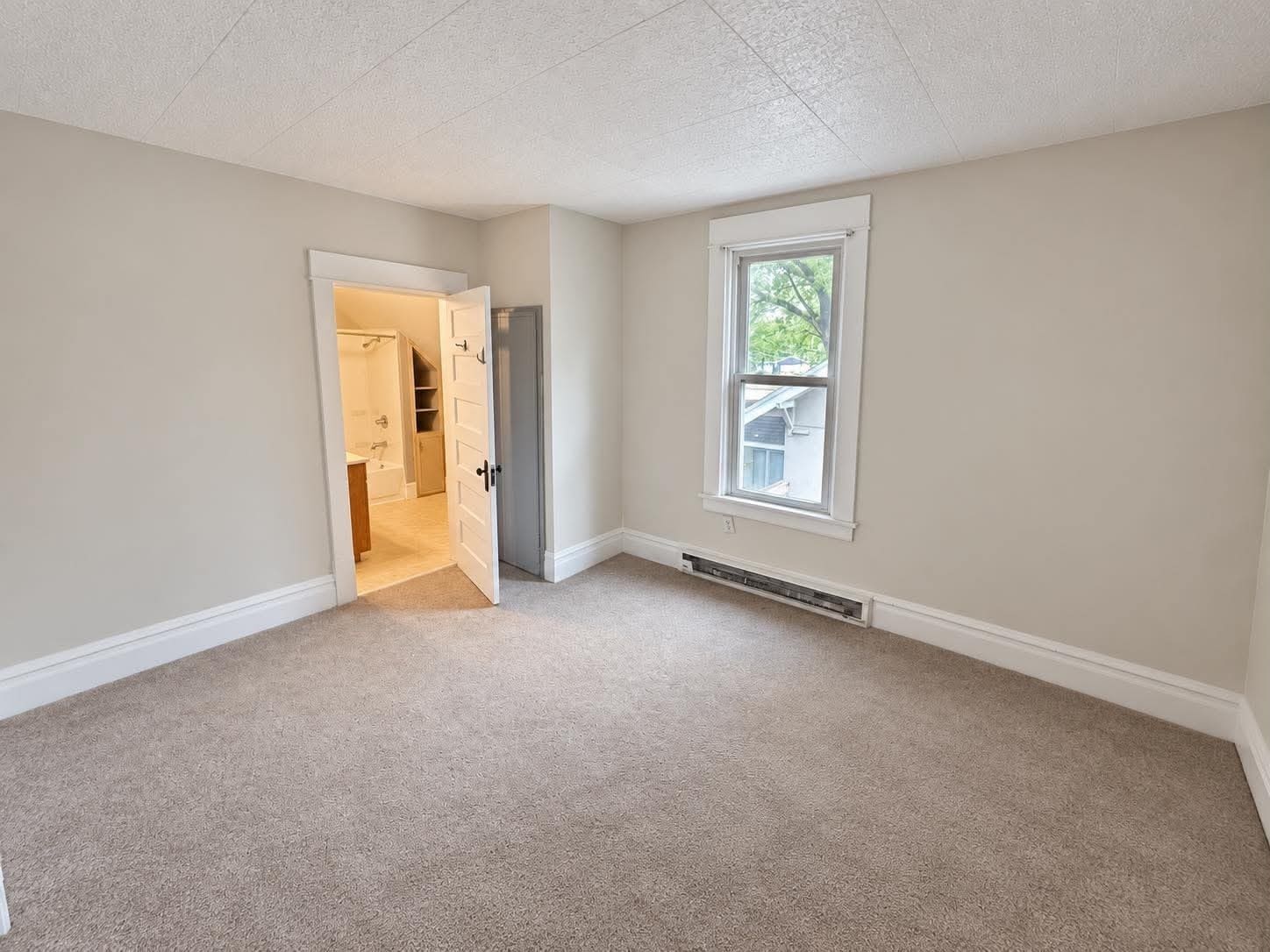 Building Photo - 215 3rd Ave NE