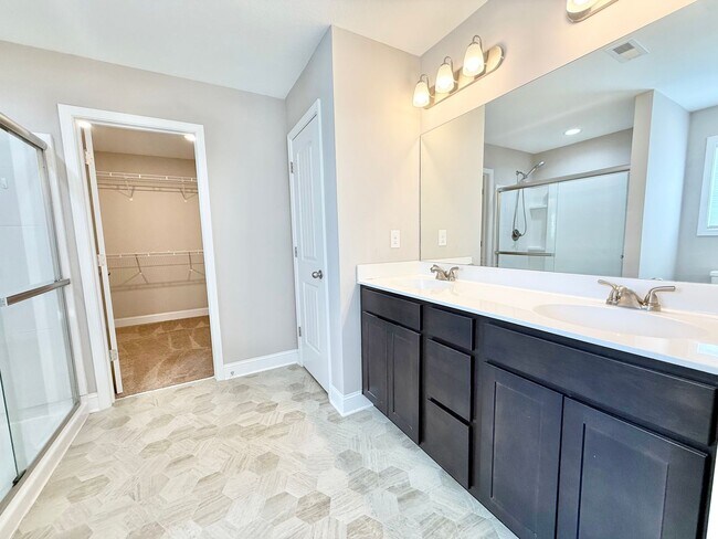 Building Photo - 100 Songberry St