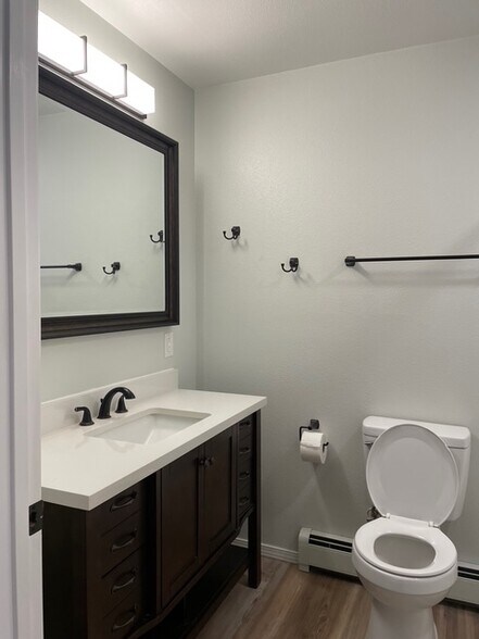 Hall Bath - 3246 Storey Dr