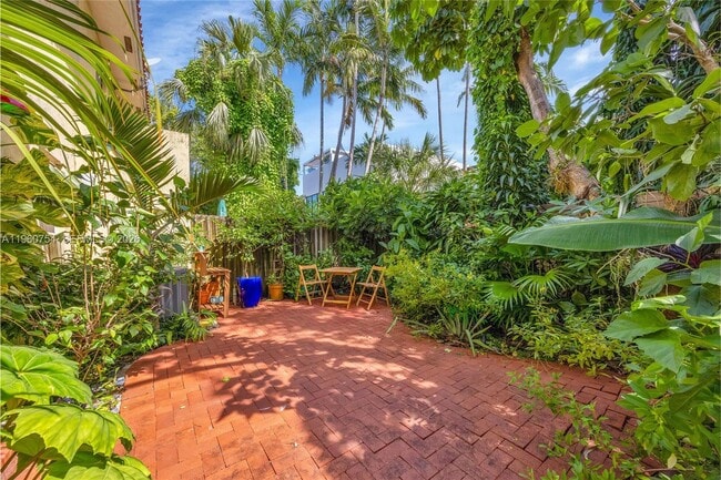 Building Photo - 3233 Gifford Ln