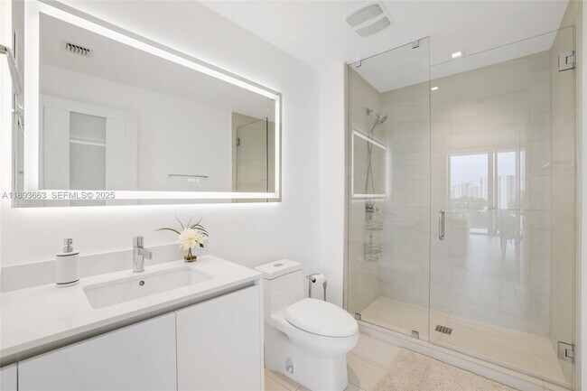 Building Photo - 2200 N Ocean Blvd