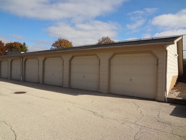Building Photo - 755 Chandler Rd