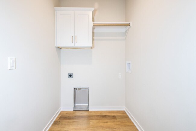 Building Photo - Beautifully Built 4 Bed Duplex!