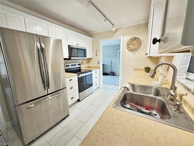 Building Photo - 4528 Country Club Blvd