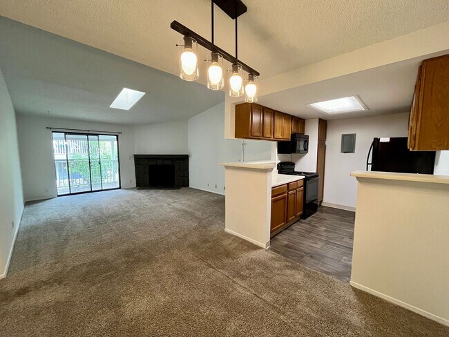 Building Photo - Nice 2 bed 2 bath second floor unit near Buckley Air Force base!