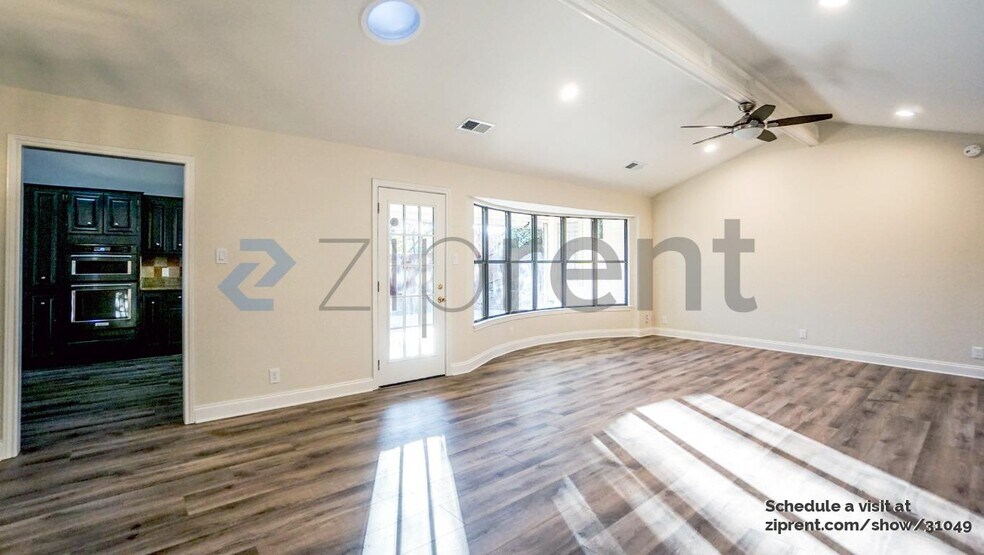 Building Photo - 2120 Wychwood Dr