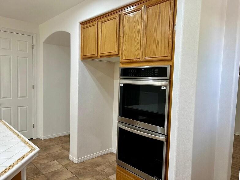 Building Photo - 40750 Hilton Head Ct