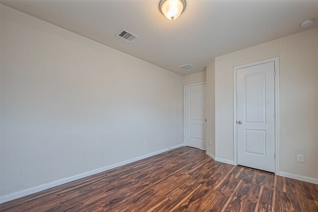 Building Photo - 14243 Oro Valley Dr