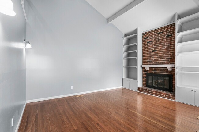Building Photo - 561 NW Valleybrook Rd