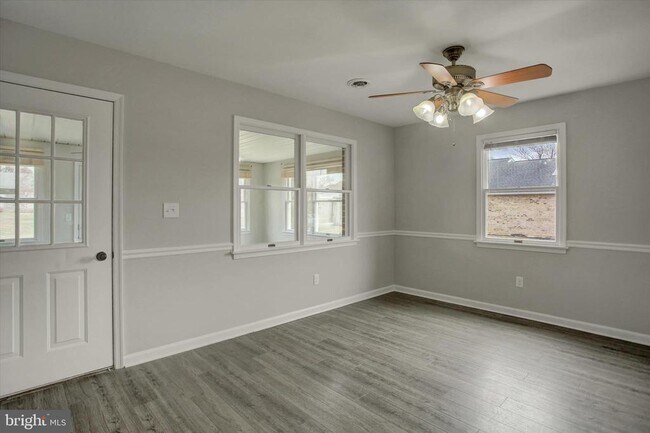 Building Photo - 2367 McCleary Dr