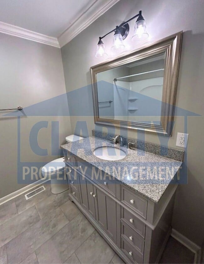 Building Photo - Centrally located, three bedroom home!