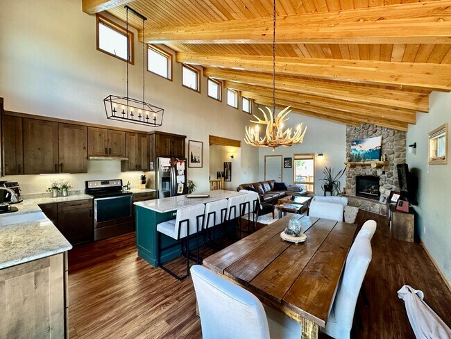 Building Photo - 966 Oak Ct