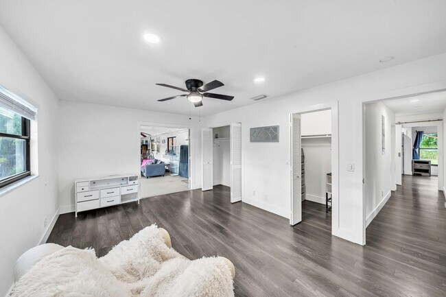 Building Photo - 10962 57th Pl S