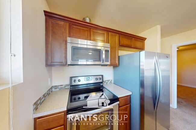 Building Photo - Cute 2 Bed in the heart of Yelm!