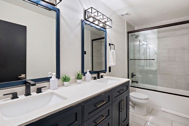 Building Photo - 12201 N 58th Way