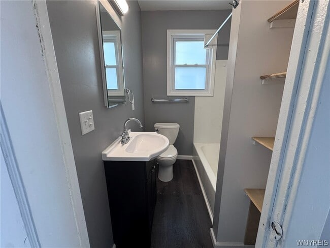 Building Photo - 55 Parkwood Ave