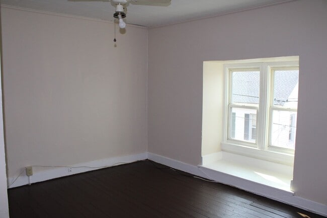 Building Photo - ***MOVE-IN SPECIAL****2-Bedroom Second-Floor Apartment
