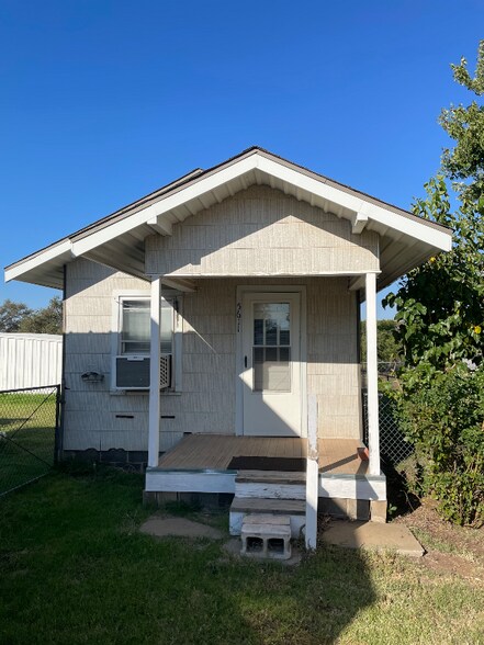 Primary Photo - 5611 Irwin Rd
