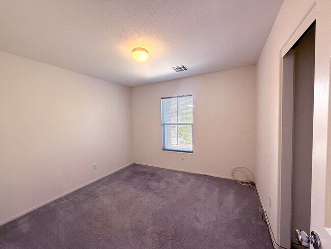 Building Photo - Great 3 bedroom home with open downstairs ...