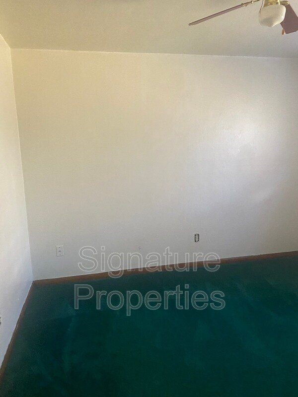 Building Photo - 827 Kerns Ave SW